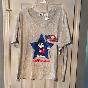 Walt Disney World Mickey Holding USA Flag 4th of July tee NWT